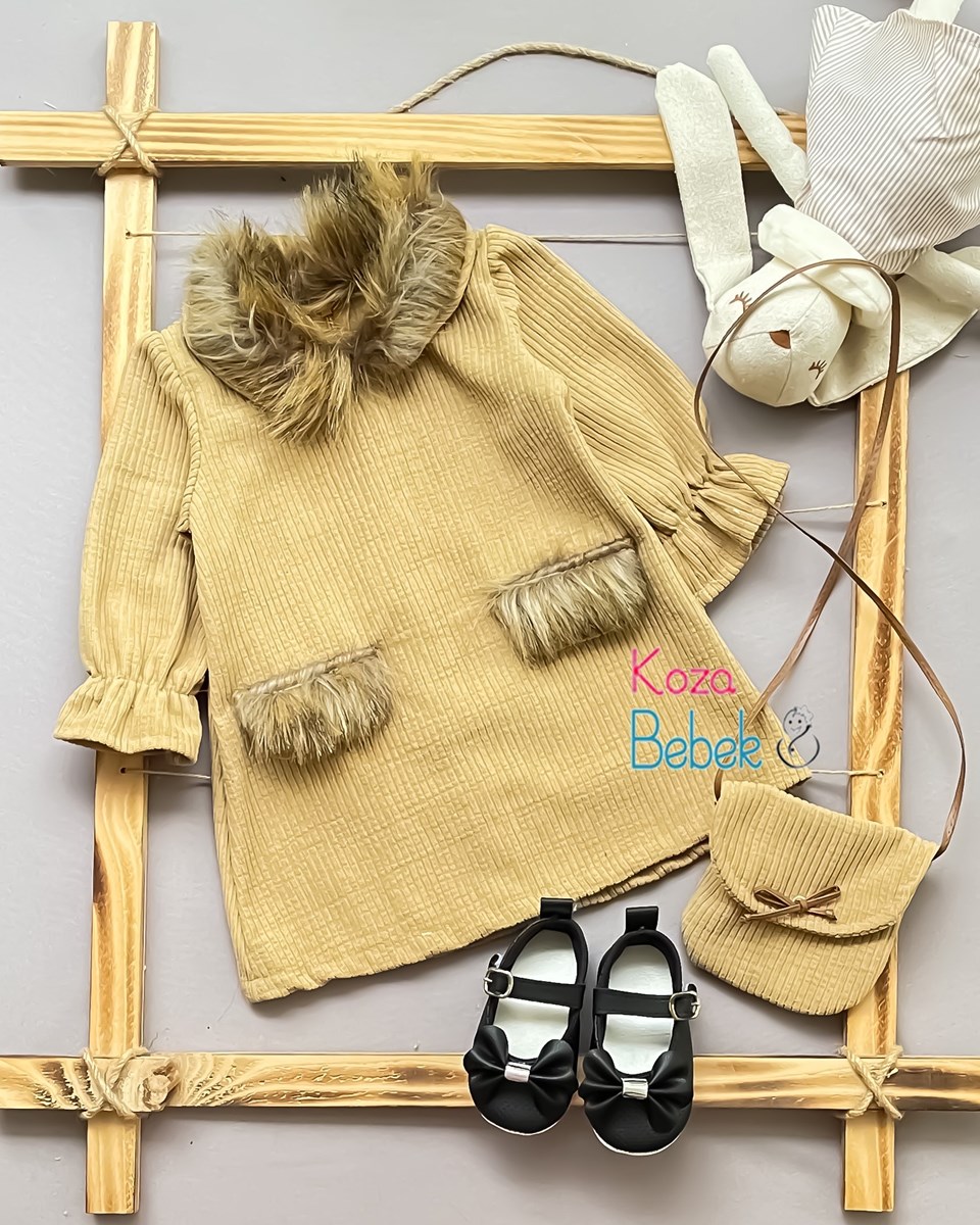 Miniapple Yakası ve Cepli Peluşlu Çantalı Kadife Bebek Elbisesi