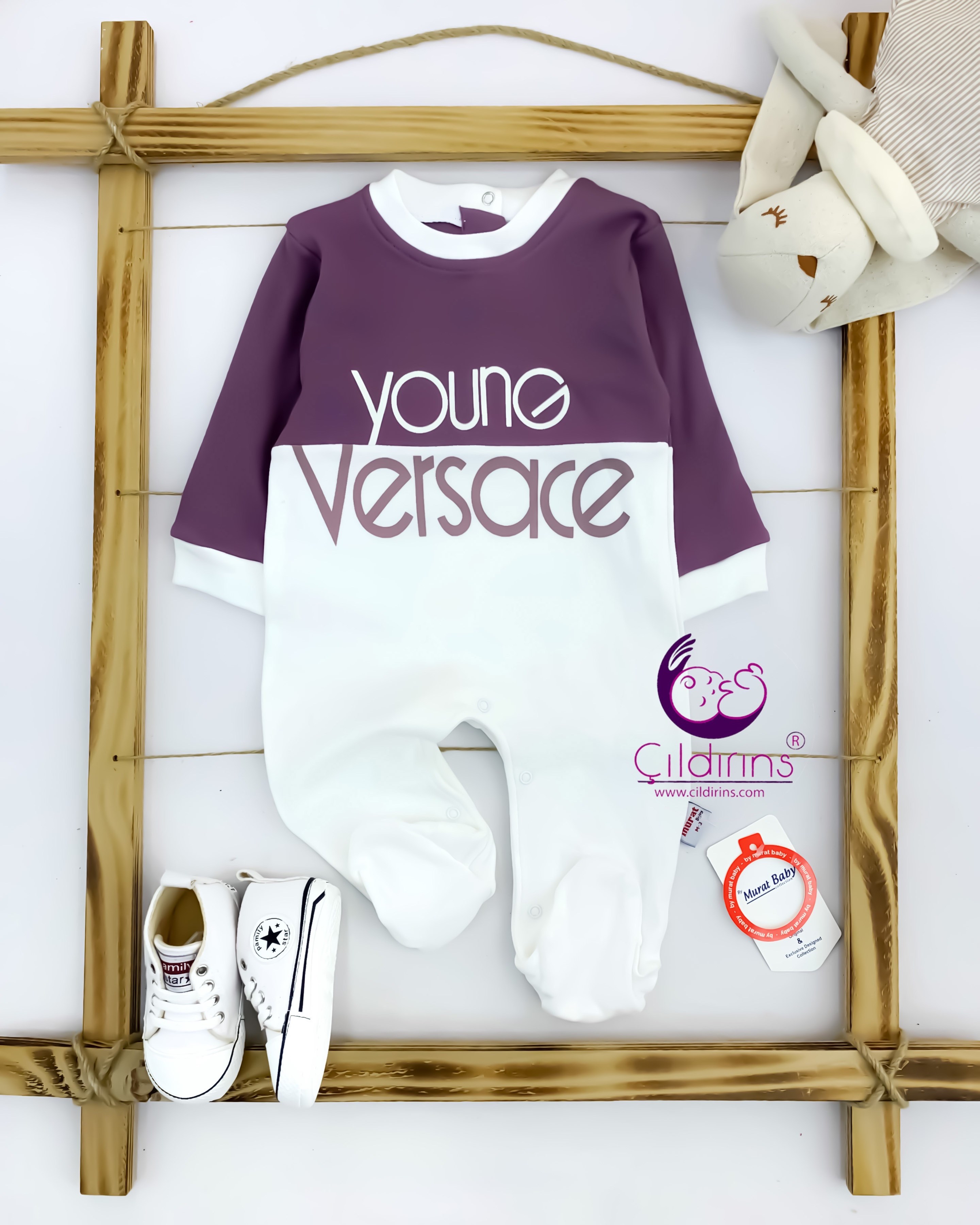 Miniapple Young Versace Baskılı Alttan Çıtçıtlı Bebek Tulumu - KIRMIZI