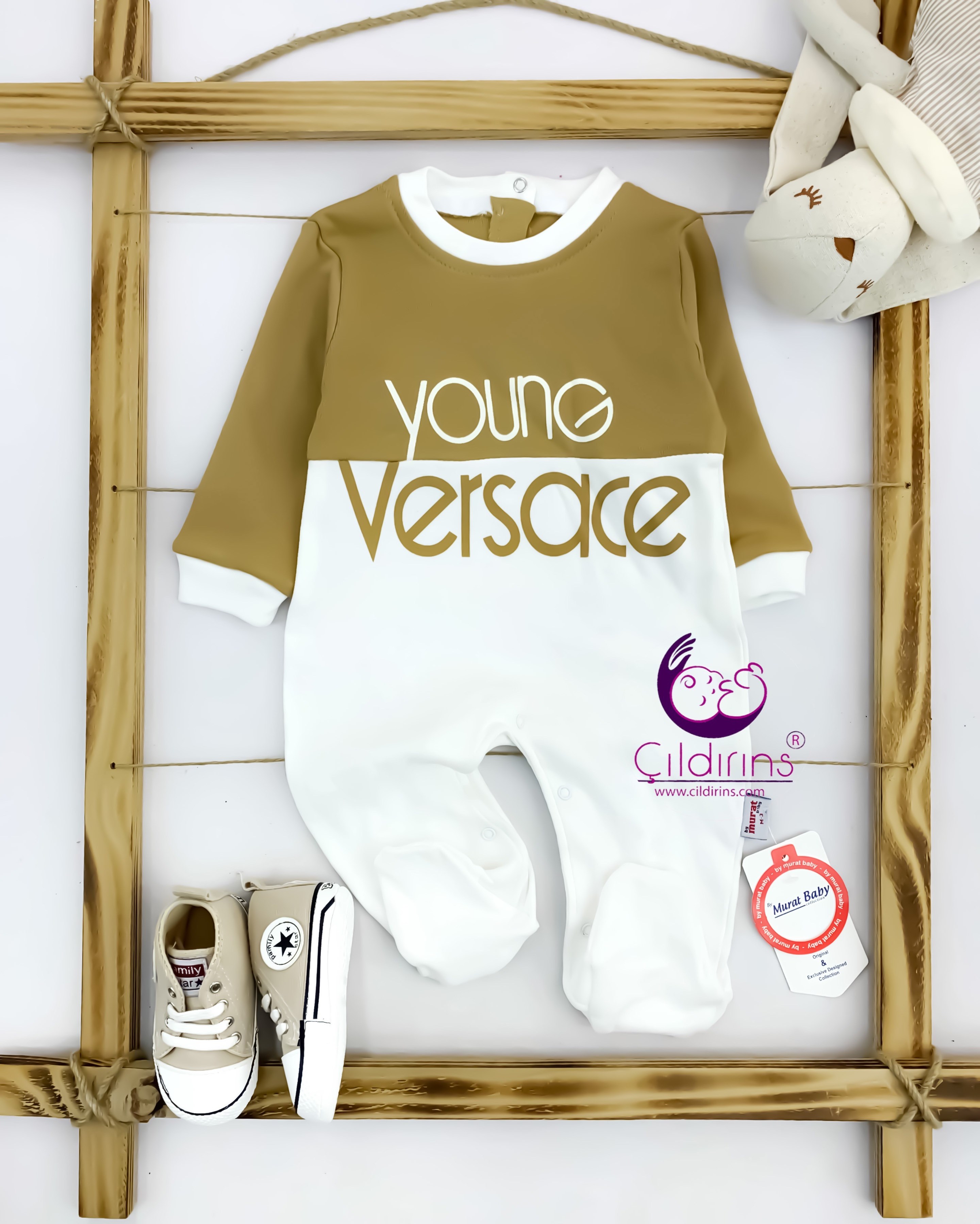 Miniapple Young Versace Baskılı Alttan Çıtçıtlı Bebek Tulumu - BORDO