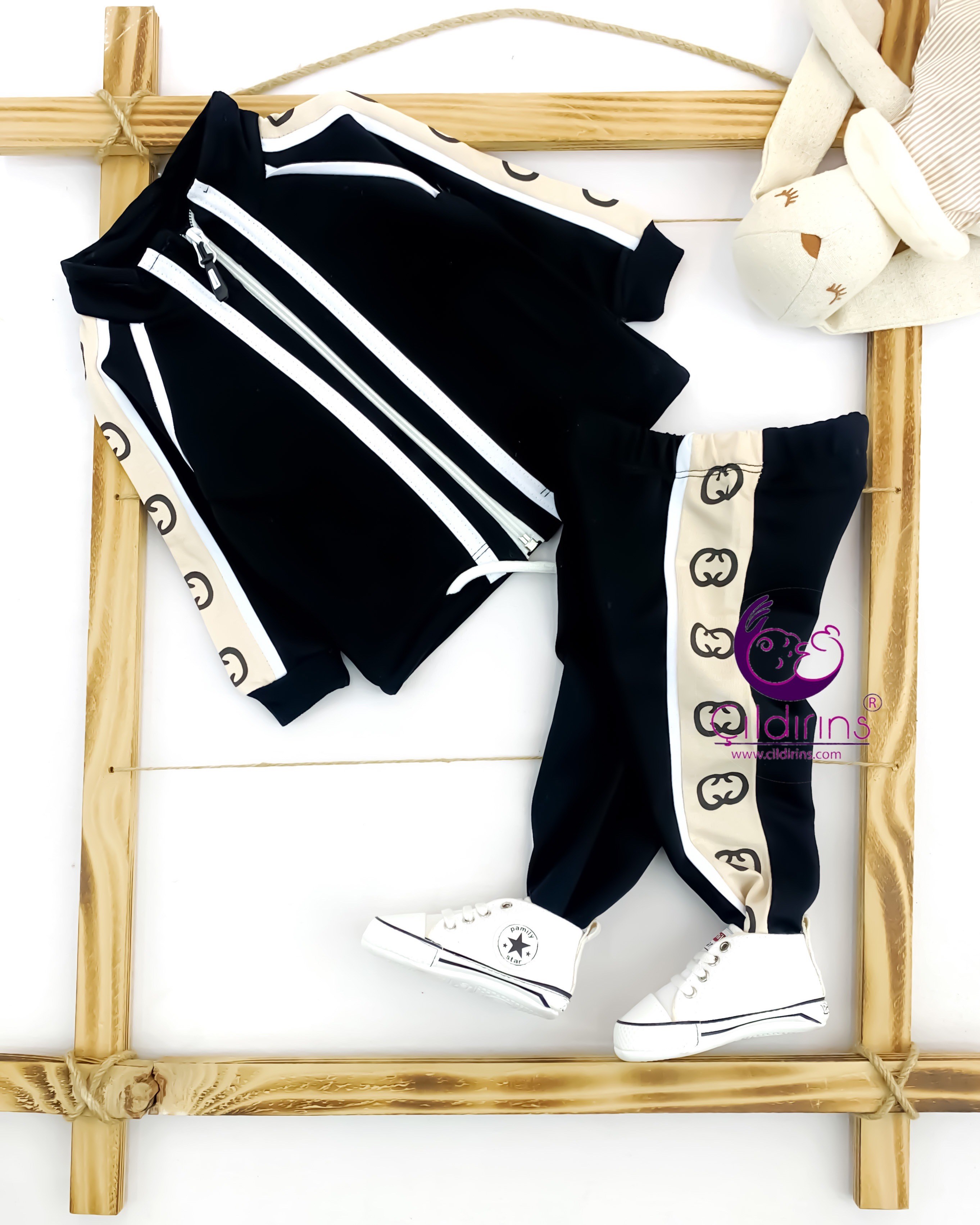 Miniapple Çift Şeritli Kolları ve Pantolonu Gucci Desenli 2’li Bebek Takımı - İNDİGO