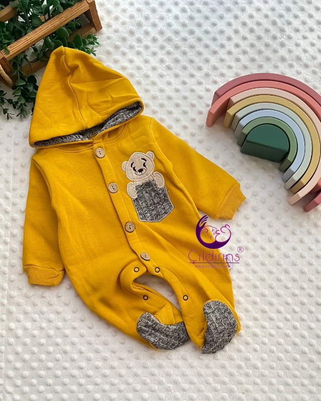 Miniapple 3 İplik Cep ve Ayıcık Nakışlı Kapüşonlu Düğmeli Kendinden Patikli Bebek Tulumu - KAHVERENGİ