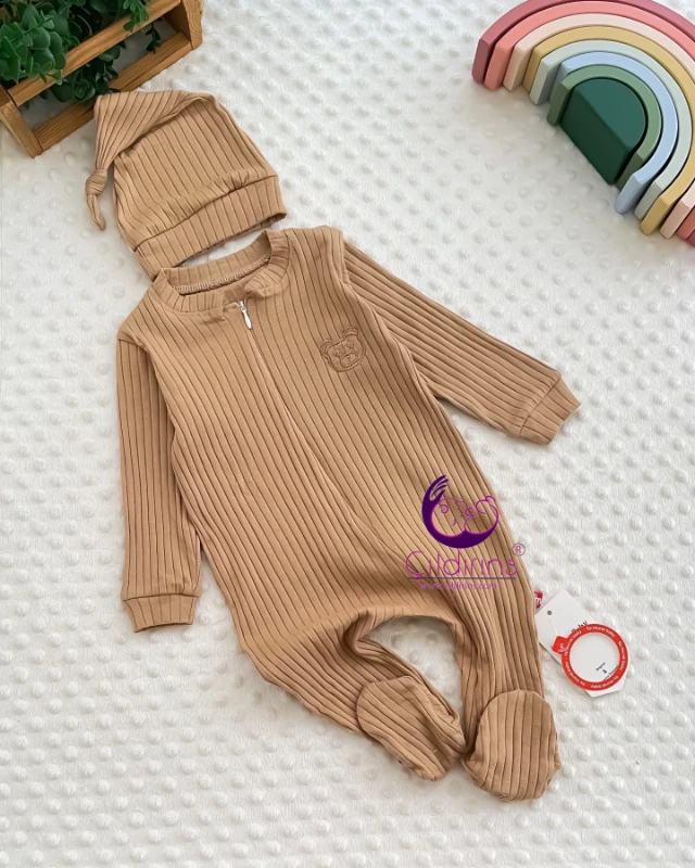 Miniapple Ribana Kumaş Ayıcık Armalı Şapkalı Fermuarlı Kendinden Patikli Bebek Tulumu - KREM