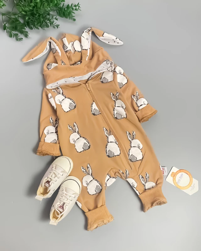 Miniapple Arkası Dönük Tavşan Baskılı Kulaklı Kapüşonlu Bebek Tulumu - KAHVERENGİ