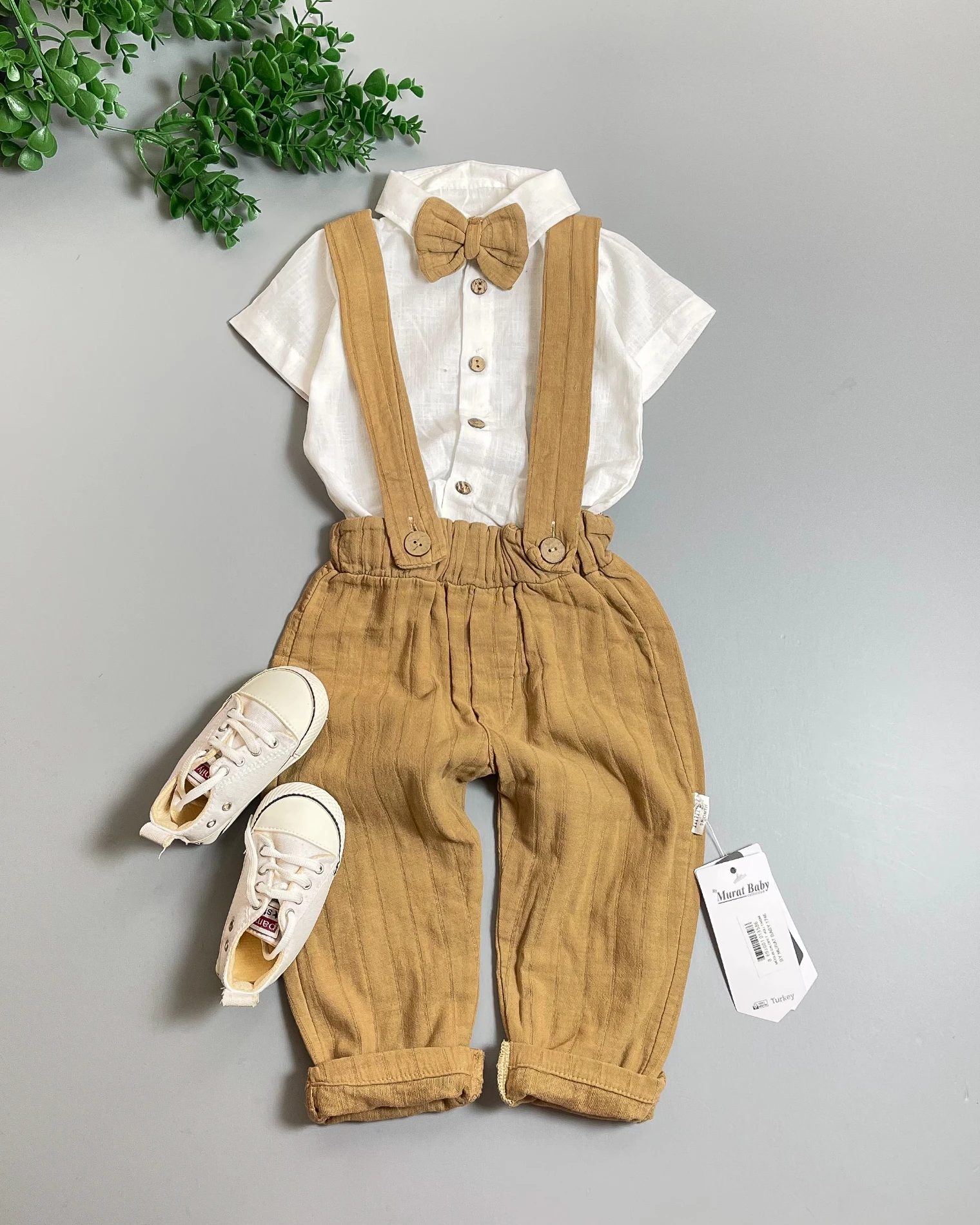 Miniapple Yazlık Papyonlu Gömlekli Çizgili Müslin Pantolonlu Askılı 2’li Bebek Takımı - AÇIK KAHVE