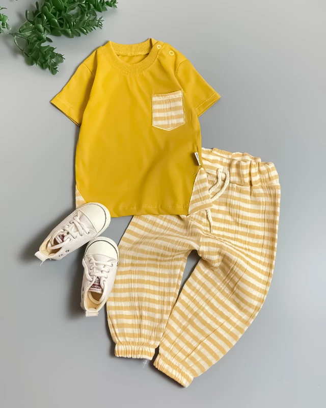 Miniapple Yazlık Omuzdan İki Çıtçıtlı Cebi ve Pantolonu Çizgili 2’li Bebek Takımı - HARDAL