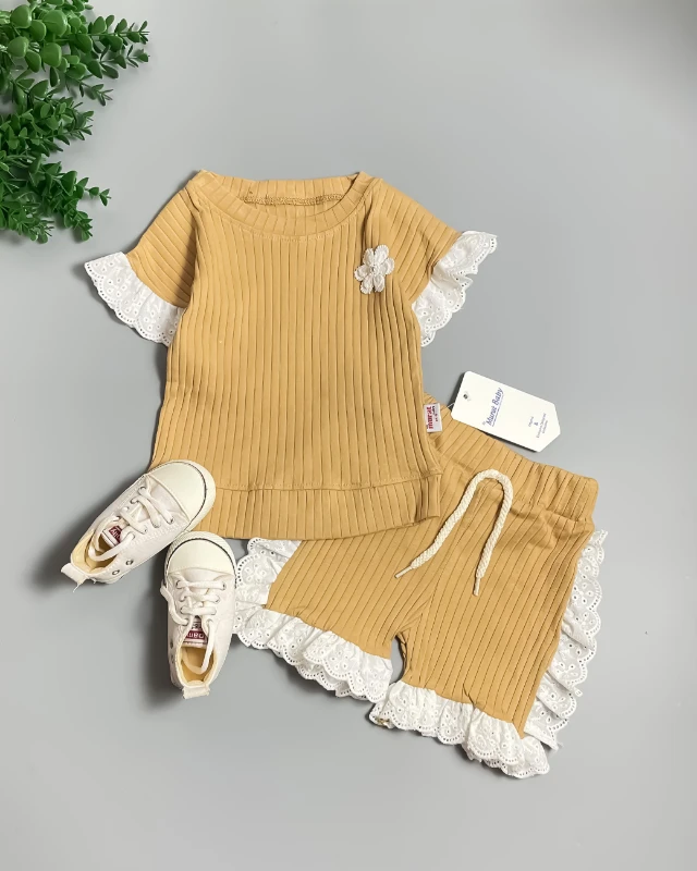 Miniapple Yazlık Kolları ve Paçası Dantelli Fitilli Kumaş Çiçek Aksesuarlı 2’li Bebek Takımı