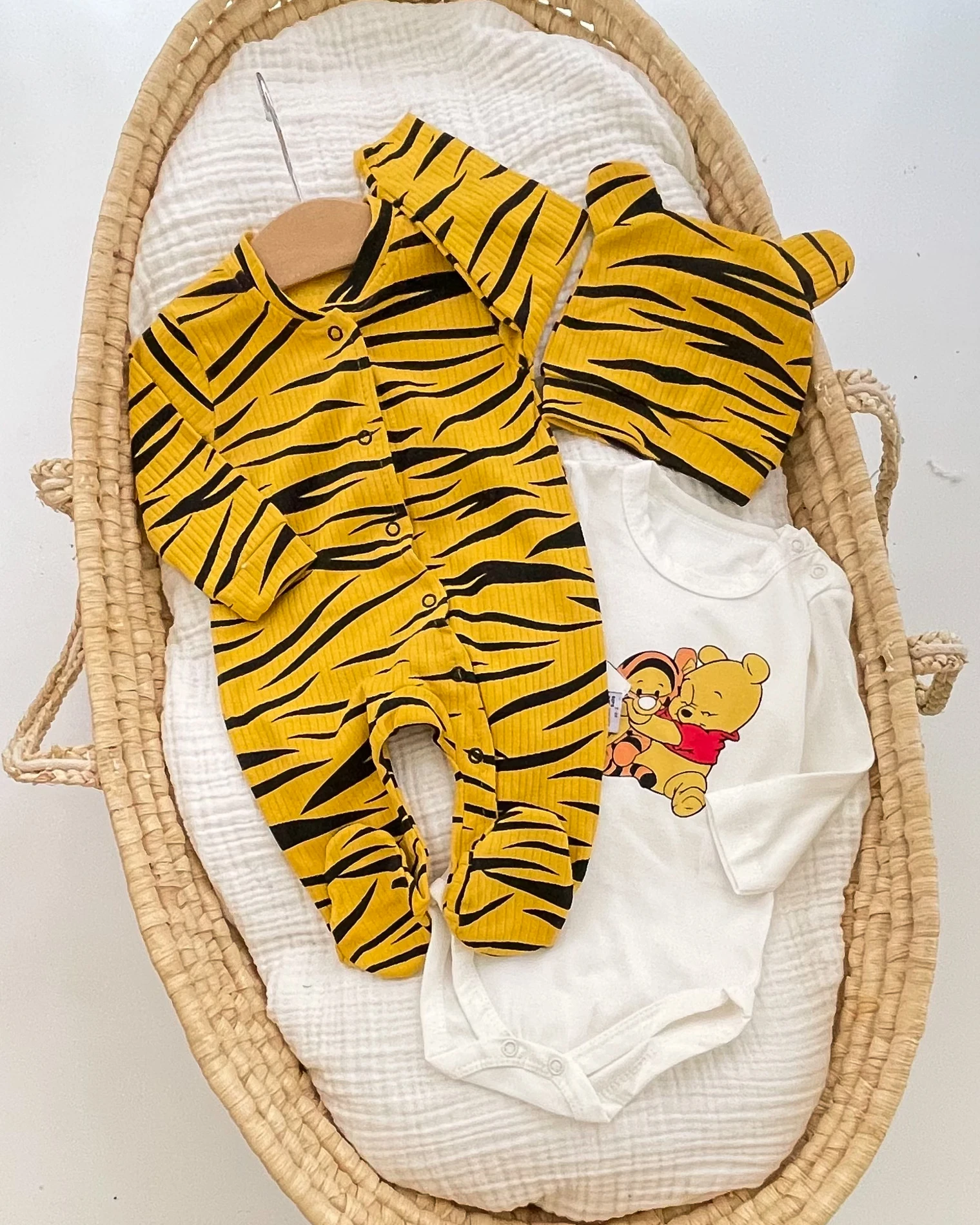 Miniapple Winnie The Pooh ve Tiger Baskılı Badili Bereli 3’lü Bebek Tulumu Seti