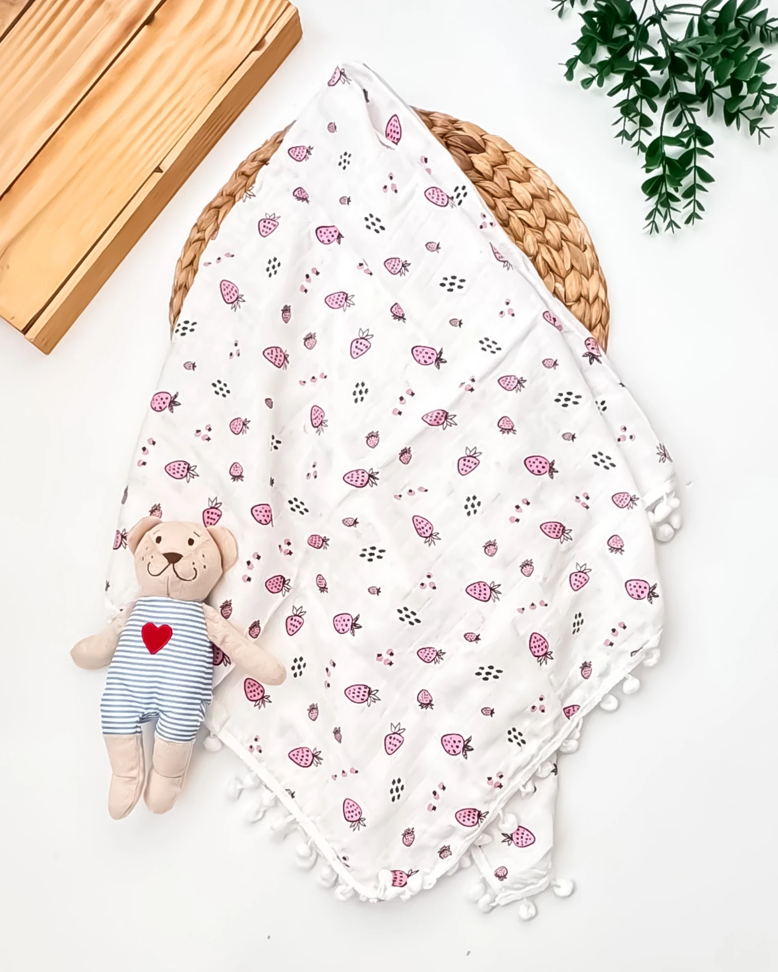 Çilek Baskılı Müslin Bebek Battaniye