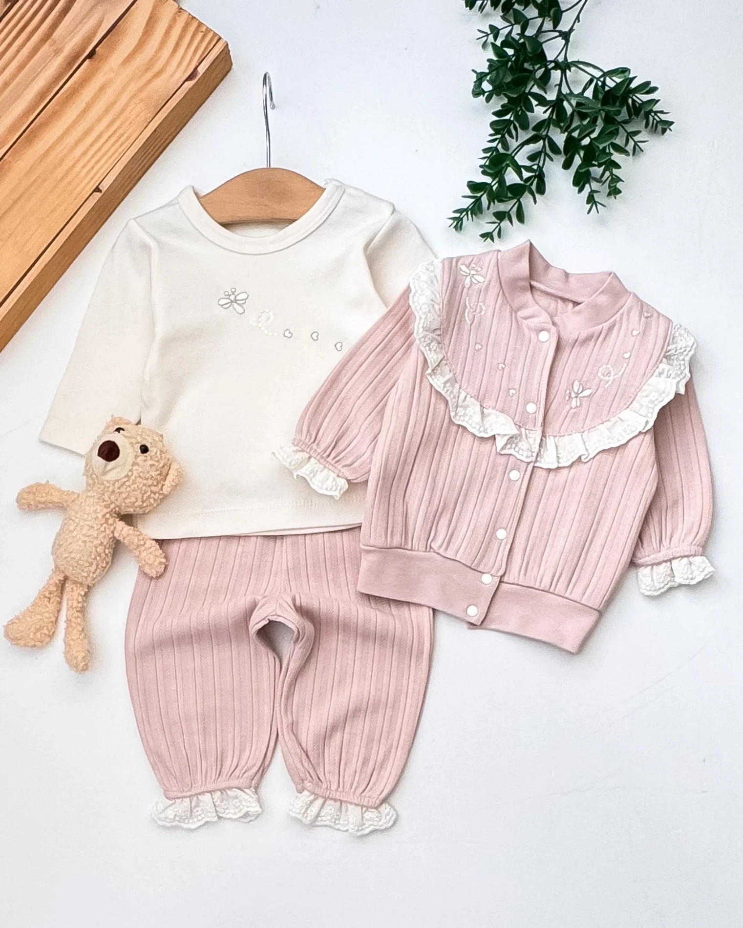 Hırkalı Kelebek Nakışlı Yakası Fırfırlı 2’li Bebek Takım