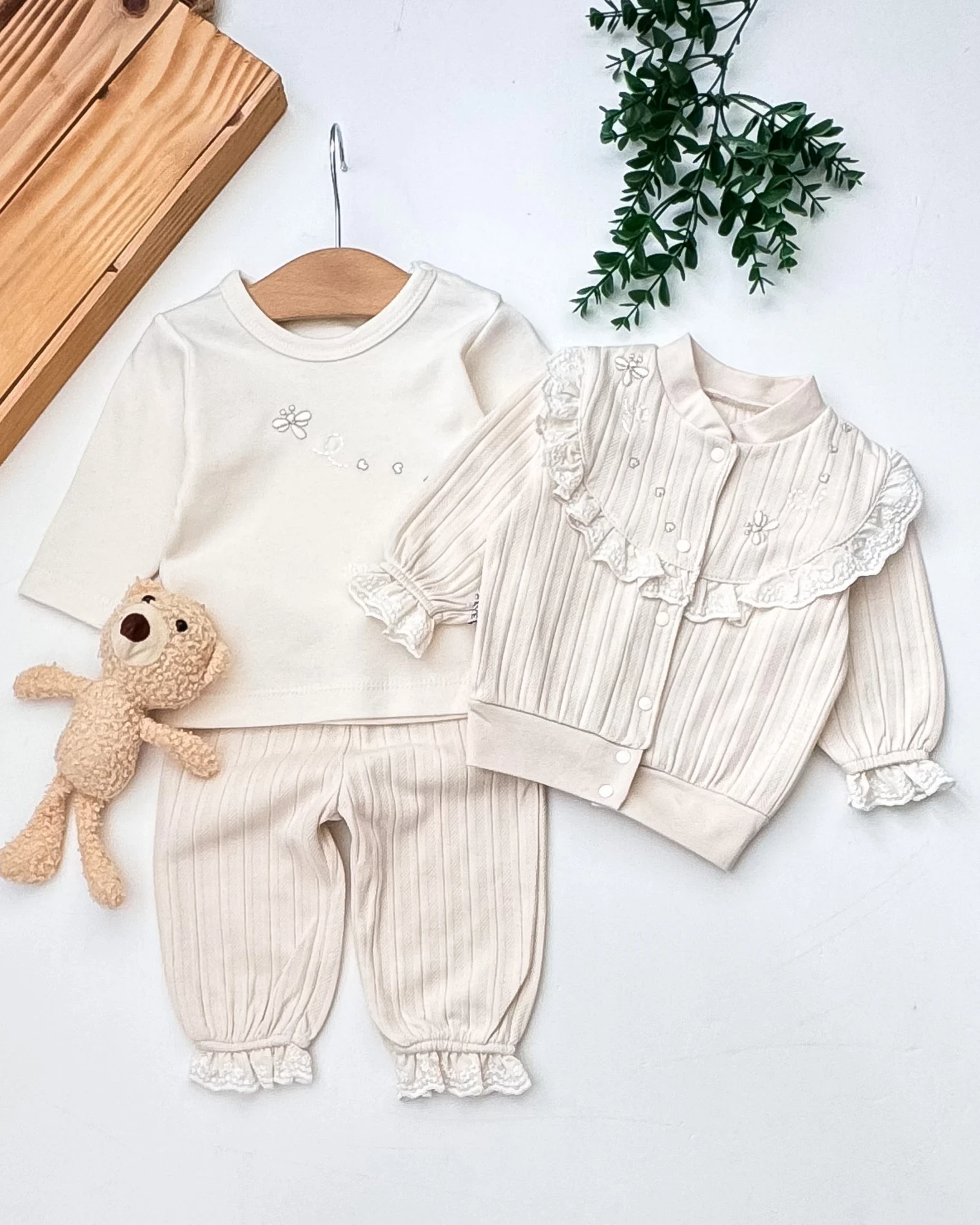 Gaye Hırkalı Kelebek Nakışlı Yakası Fırfırlı 2’li Bebek Takım