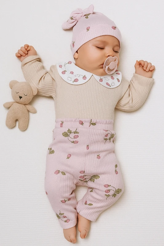Önlük Yakalı Ahududu Desenli Raporlu Kumaş Şapkalı 3’lü Bebek Takım