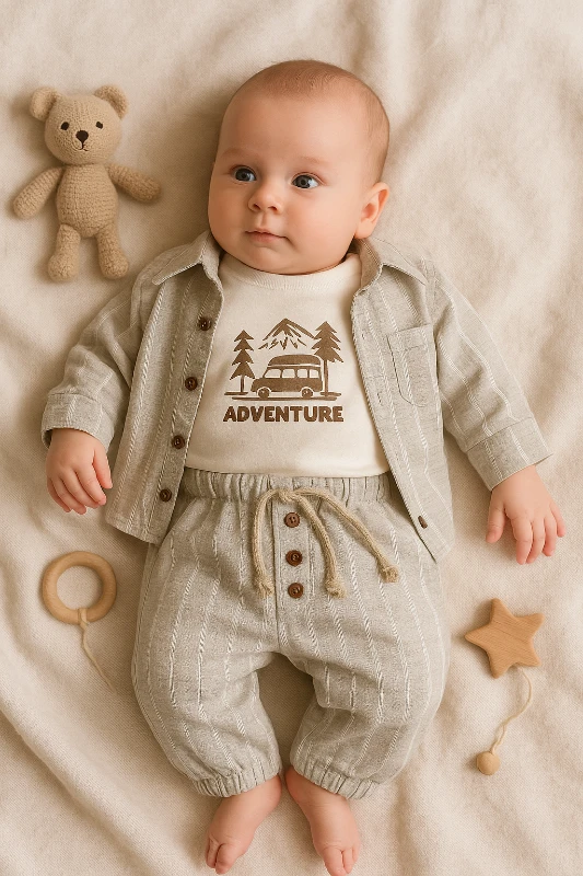 2207 Adventure Baskılı Çizgili Gömlekli Pantolonlu Müslin Kumaş 3’lü Bebek Takım